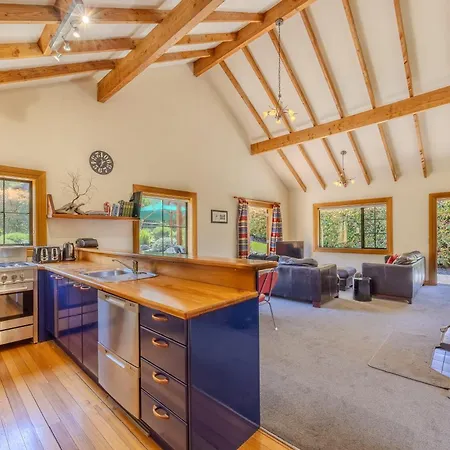 Minaret Cabin - 3 Bedroom Home