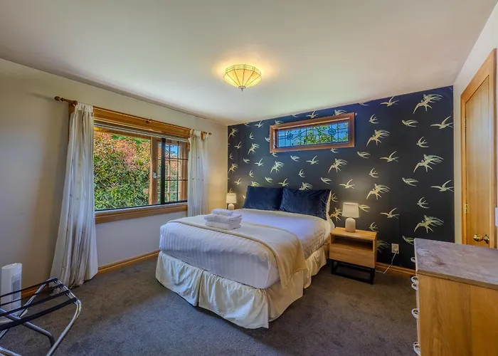 Minaret | Peaceful, Close To Town And Lakefront *