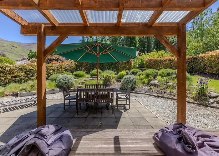 Minaret | Peaceful, Close To Town And Lakefront